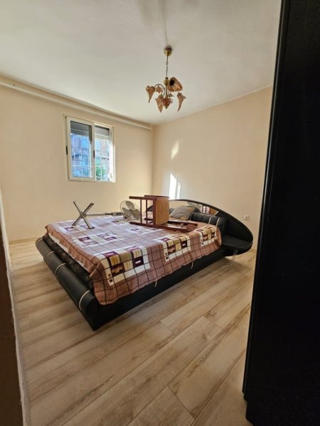 Tirane, jepet me qera apartament 2+1 Kati 1, 82 m² 400 € (Ish Parku Autobuzave)