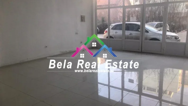Tirane, jepet me qera ambjent biznesi Kati 1, 115 m² 700 € (Rruga Xhanfize Keko)