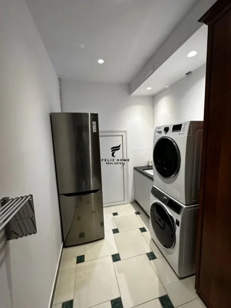 Tirane, jepet me qera apartament 2+1+Ballkon Kati 2, 117 m² 1.300 € (LIQENI I THATE)