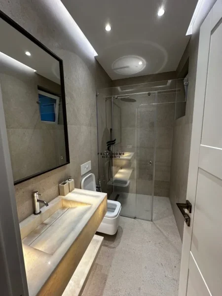 Tirane, jepet me qera apartament 2+1+Ballkon Kati 2, 117 m² 1.300 € (LIQENI I THATE)