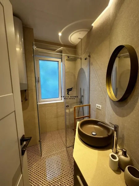 Tirane, jepet me qera apartament 2+1+Ballkon Kati 2, 117 m² 1.300 € (LIQENI I THATE)