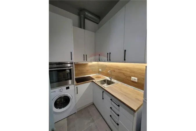 Tirane, jepet me qera apartament 1+1 Kati 3, 40 m² 400 € (Kompleksi Kontakt)