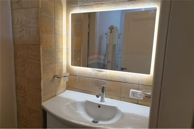 Tirane, jepet me qera apartament duplex 3+1 Kati 6, 265 m² 1.800 € (Fakulteti Juridik - Bllok)