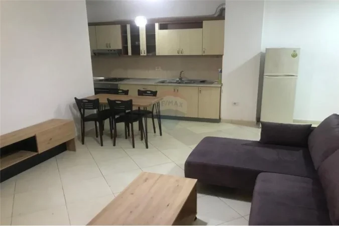 Tirane, jepet me qera apartament 2+1 Kati 2, 80 m² 400 € (besim alla - Yzberisht - Pallatet Cabej)