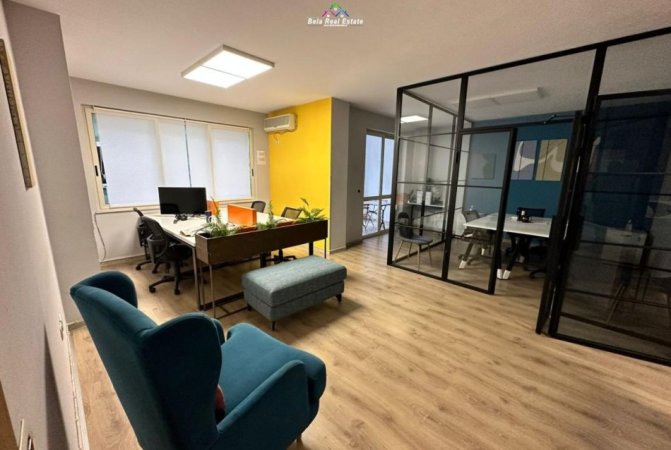 Tirane, jap me qera zyre Kati 5, 140 m² 2.500 € (Rruga Brigada VIII)