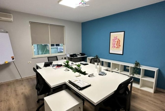 Tirane, jap me qera zyre Kati 5, 140 m² 2.500 € (Rruga Brigada VIII)