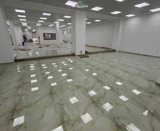 Tirane, jepet me qera ambjent biznesi Kati 2, 1.330 m² 4.655 € (Muhamed Deliu)