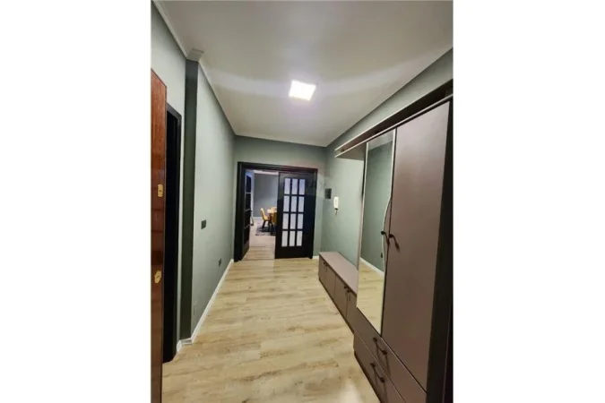 Tirane, jepet me qera apartament 3+1 Kati 4, 160 m² 1.000 € (Rruga e Kavajes - 21 Dhjetori)