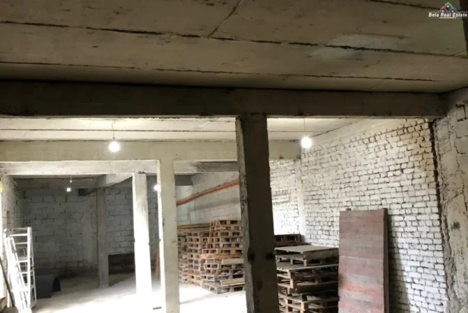 Tirane, jap me qera ambjent biznesi Kati 0, 120 m² 500 € (Ali Dem)