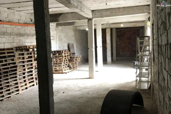 Tirane, jap me qera ambjent biznesi Kati 0, 120 m² 500 € (Ali Dem)