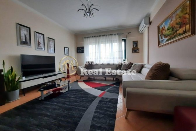 Tirane, jepet me qera apartament 2+1+Ballkon Kati 7, 120 m² 600 € (Don Bosko)