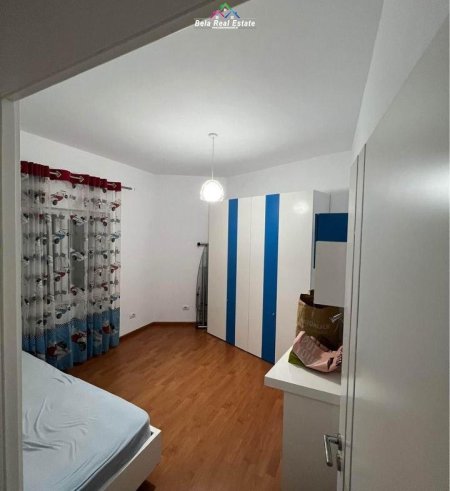 Tirane, jepet me qera Vile 2+1 Kati 3, 100 m² 390 € (Sauk)