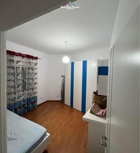 Tirane, jepet me qera Vile 2+1 Kati 3, 100 m² 390 € (Sauk)