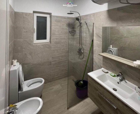 Tirane, jepet me qera Vile 2+1 Kati 3, 100 m² 390 € (Sauk)