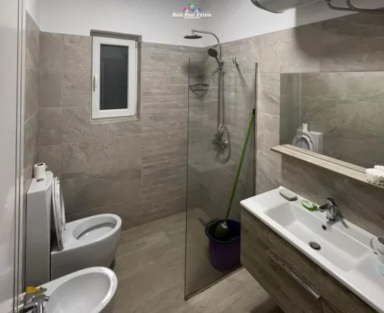 Tirane, jepet me qera Vile 2+1 Kati 3, 100 m² 390 € (Sauk)