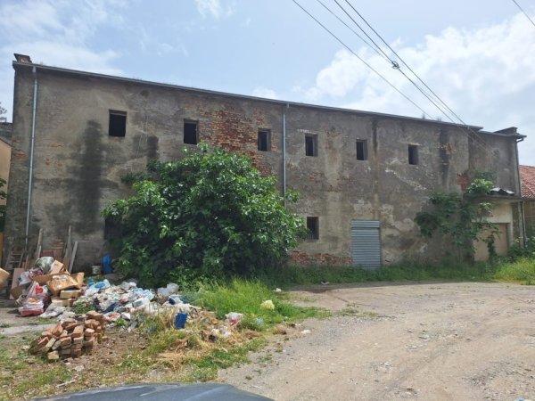 Shkoder, Shitet Truall me siperfaqe 367.5 m² dhe Ndertese 2 kate me siperfaqe baze 367.5 m², 7,200,000 Leke
