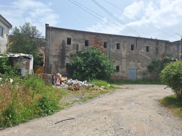 Shkoder, Shitet Truall me siperfaqe 367.5 m² dhe Ndertese 2 kate me siperfaqe baze 367.5 m², 7,200,000 Leke
