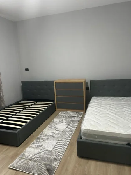 Tirane, jepet me qera apartament 2+1+Ballkon Kati 1, 76 m² 450 €