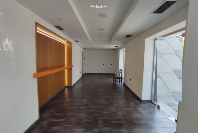 Tirane, jepet me qera dyqan Kati 0, 40 m² 1.200 € (Rruga Asim Vokshi)