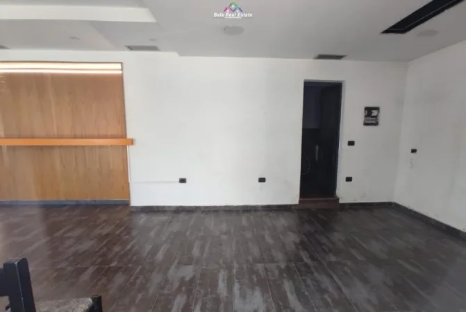 Tirane, jepet me qera dyqan Kati 0, 40 m² 1.200 € (Rruga Asim Vokshi)