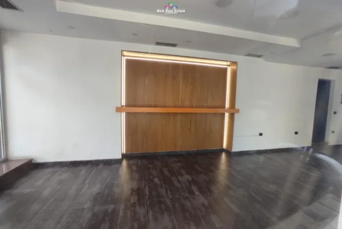 Tirane, jepet me qera dyqan Kati 0, 40 m² 1.200 € (Rruga Asim Vokshi)