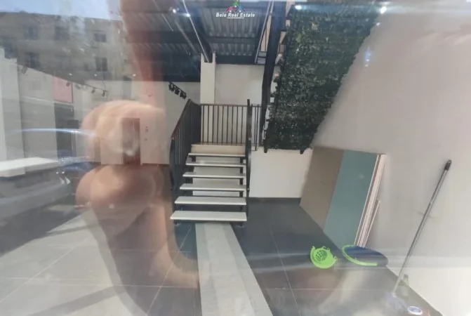 Tirane, jepet me qera dyqan Kati 0, 350 m² 5.000 € (21 dhjetori)