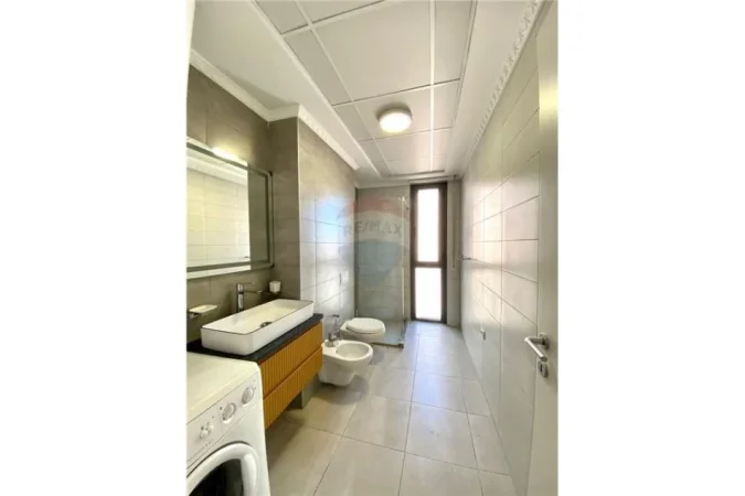 Tirane, jepet me qera apartament 2+1+Ballkon Kati 4, 100 m² 700 € (Don bosko)