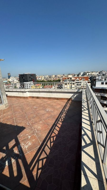 Tirane, jepet me qera apartament 2+1+Ballkon Kati 4, 40.000 m² 400 € (ALI DEMI)