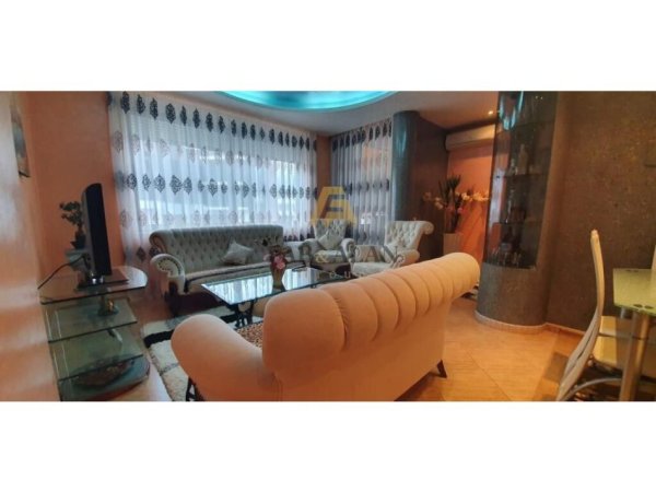 Tirane, jepet me qera apartament 1+1 Kati 9, 70 m² 600 € (Rruga e Kosovareve)
