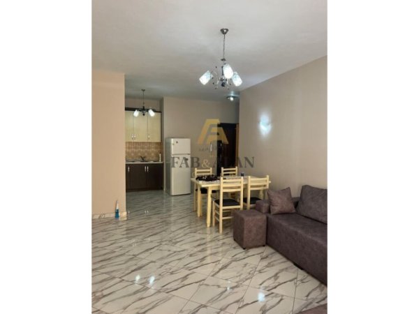 Tirane, jepet me qera apartament 2+1+Depo Kati 7, 100 m² 500 € (Yzberisht, Bar Unik)