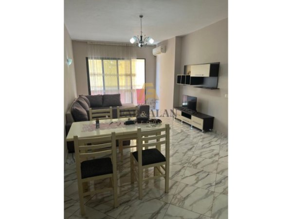 Tirane, jepet me qera apartament 2+1+Depo Kati 7, 100 m² 500 € (Yzberisht, Bar Unik)