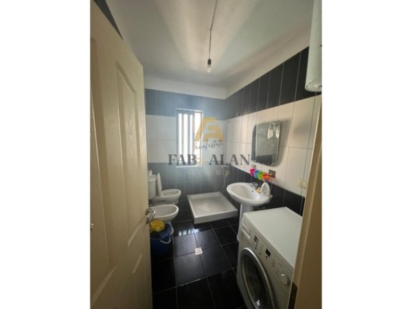 Tirane, jepet me qera apartament 2+1+Depo Kati 7, 100 m² 500 € (Yzberisht, Bar Unik)