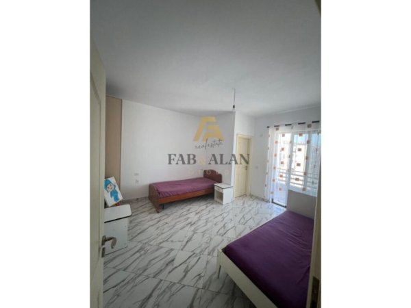 Tirane, jepet me qera apartament 2+1+Depo Kati 7, 100 m² 500 € (Yzberisht, Bar Unik)