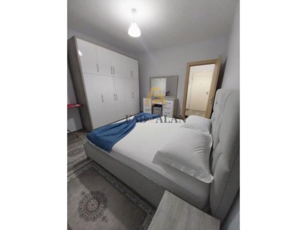 Tirane, jepet me qera apartament 1+1+Ballkon Kati 3, 70 m² 600 € (Kopshti Zoologjik)