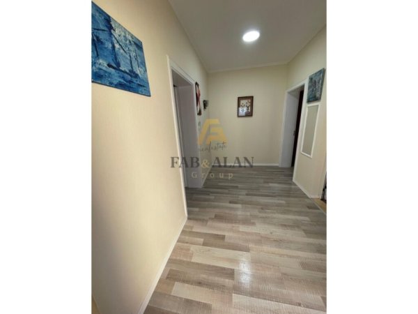 Tirane, jepet me qera 2+1 Kati 2, 80 m² 500 € (Kristal Center)