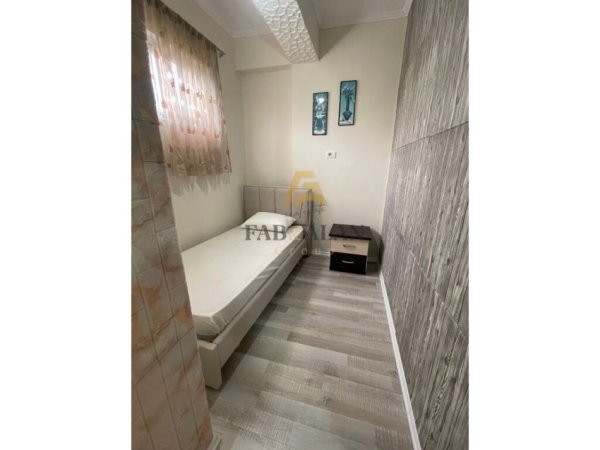 Tirane, jepet me qera 2+1 Kati 2, 80 m² 500 € (Kristal Center)
