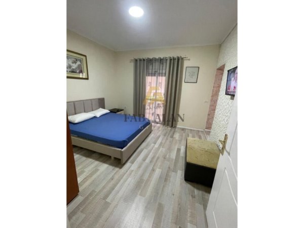 Tirane, jepet me qera 2+1 Kati 2, 80 m² 500 € (Kristal Center)