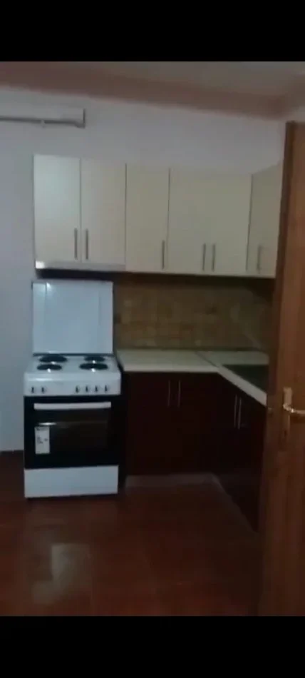 Tirane, jepet me qera apartament 1+1 Kati 3, 74 m² 450 € (ZOGU I PARE)