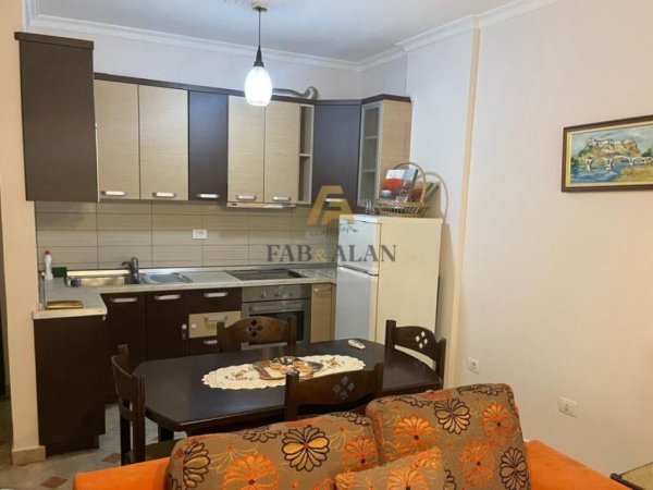 Tirane, jepet me qera apartament 1+1 Kati 3, 70 m² 500 € (Zogu i Zi)