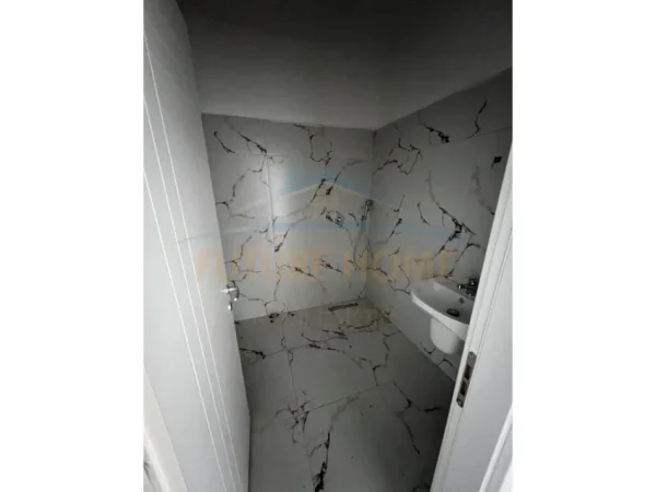 Tirane, shitet apartament 1+1 Kati 1, 75 m² 101.000 € (Unaza e Re)