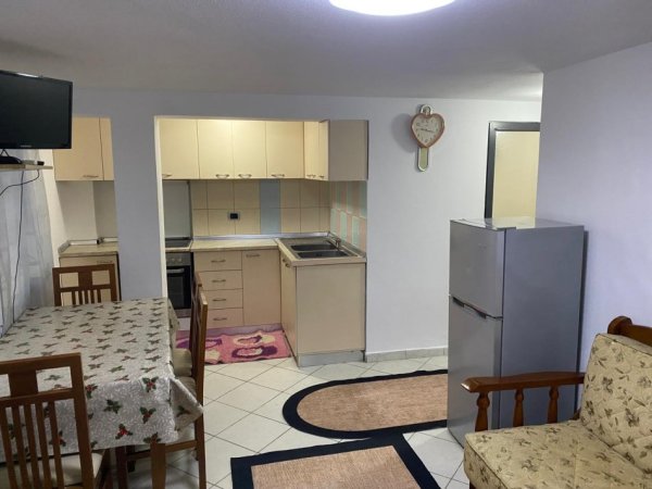 Tirane, jepet me qera apartament 1+1 Kati 1, 65 m² 298 € (Selite)