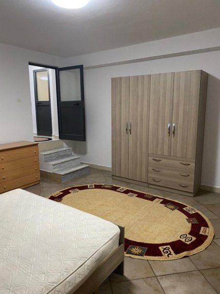 Tirane, jepet me qera apartament 1+1 Kati 1, 65 m² 298 € (Selite)