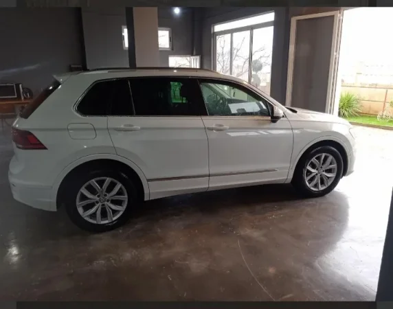 Tirane, shes makine Tiguan 2017 Volkswagen Nafte, e bardhë automatik Kondicioner 150.000 km 19.500 €