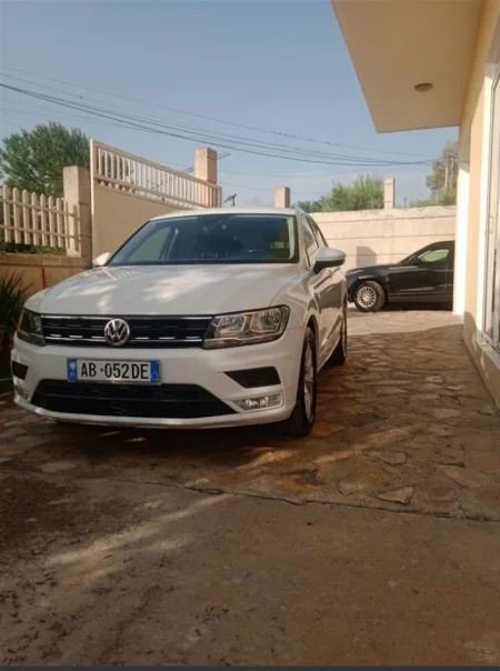Tirane, shes makine Tiguan 2017 Volkswagen Nafte, e bardhë automatik Kondicioner 150.000 km 19.500 €