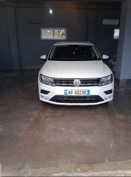 Tirane, shes makine Tiguan 2017 Volkswagen Nafte, e bardhë automatik Kondicioner 150.000 km 19.500 €