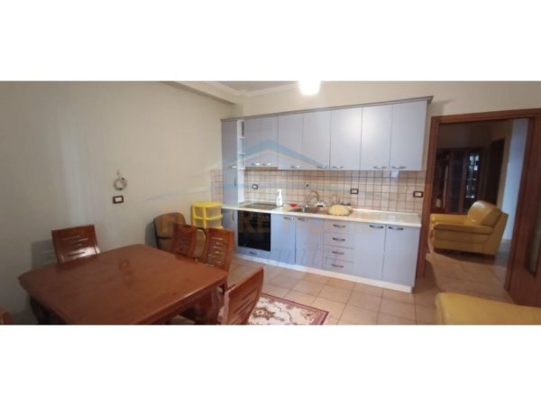 Tirane, jepet me qera apartament 2+1 Kati 2, 115 m² 500 € (Rruga e Dibrës)