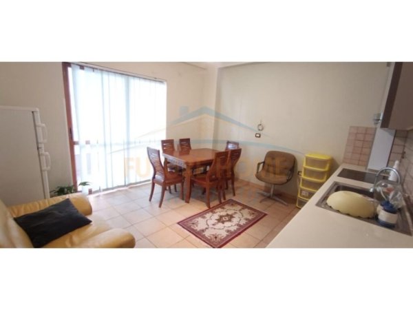 Tirane, jepet me qera apartament 2+1 Kati 2, 115 m² 500 € (Rruga e Dibrës)