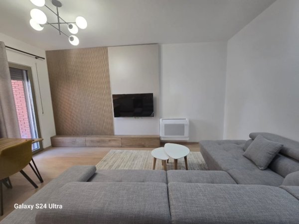Tirane, jepet me qera apartament 2+1+Ballkon Kati 3, 85 m² 850 € (Delijorgji)