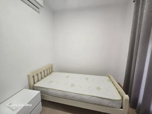 Tirane, jepet me qera apartament 2+1+Ballkon Kati 3, 85 m² 850 € (Delijorgji)