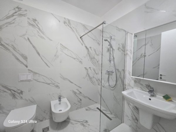 Tirane, jepet me qera apartament 2+1+Ballkon Kati 3, 85 m² 850 € (Delijorgji)